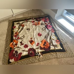 AUTHENTIC Gucci scarf. Never worn BRAND NEW